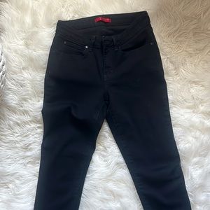 Jennifer Lopez black skinny ankle jeans size 4.